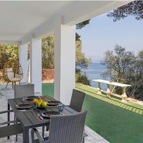 4 bedroom villa with pool by the sea, near Corfu town, sleeps 8